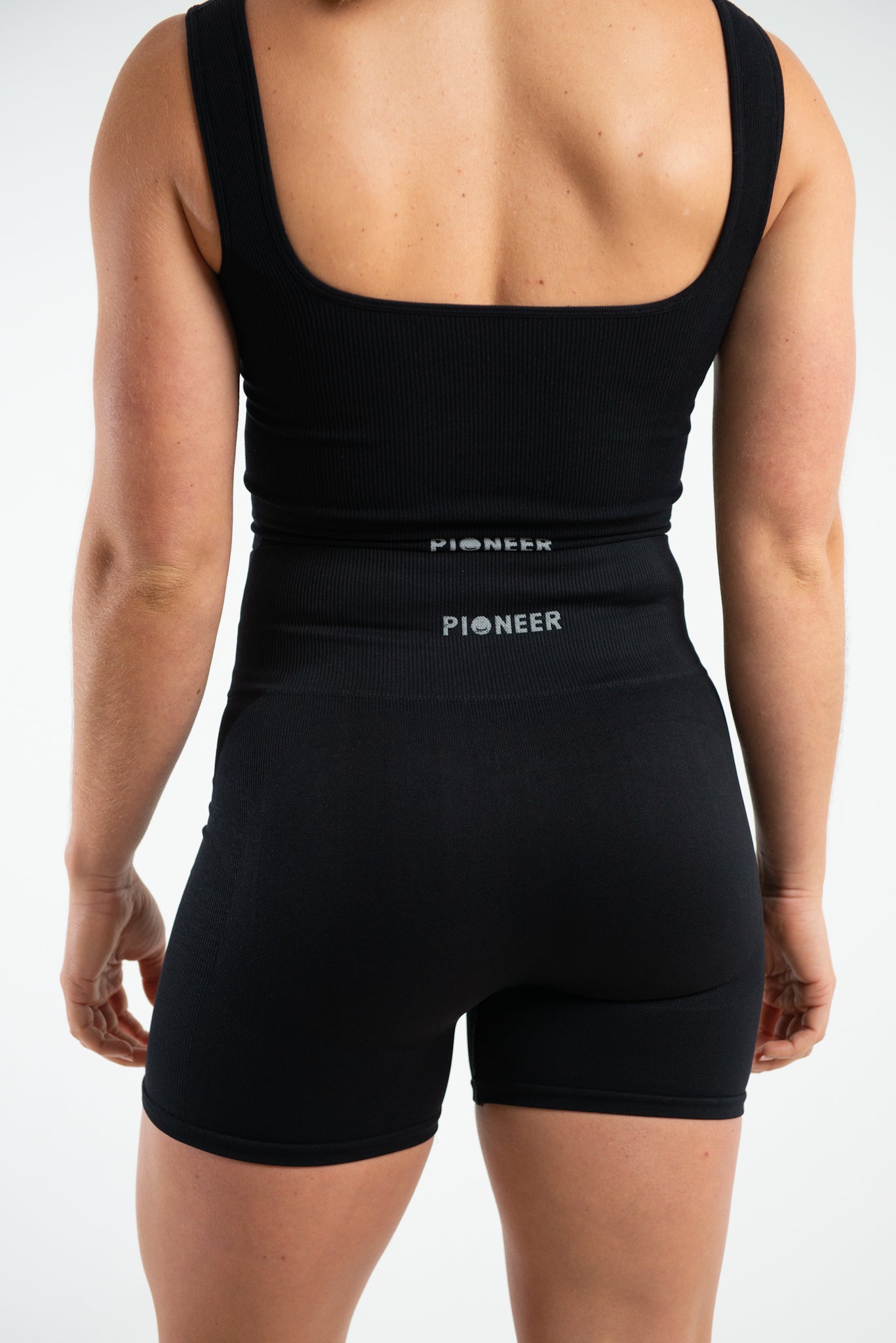 Black Seamless cycling shorts with a sculpting, smoothing fit – Effortless style and comfort for any activity