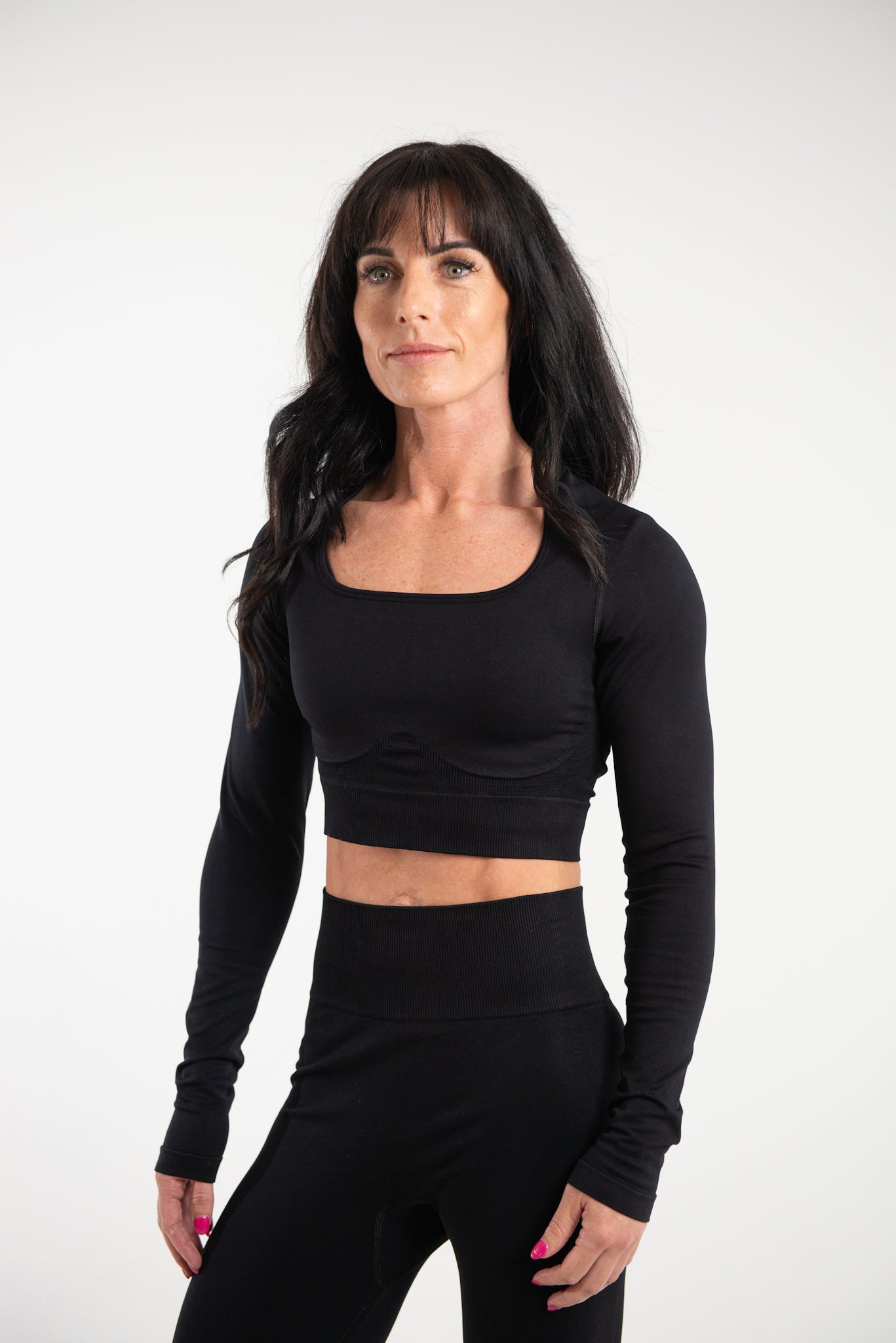 Black Seamless high-quality long sleeve top – Comfortable, durable, and perfect for workouts or everyday wear