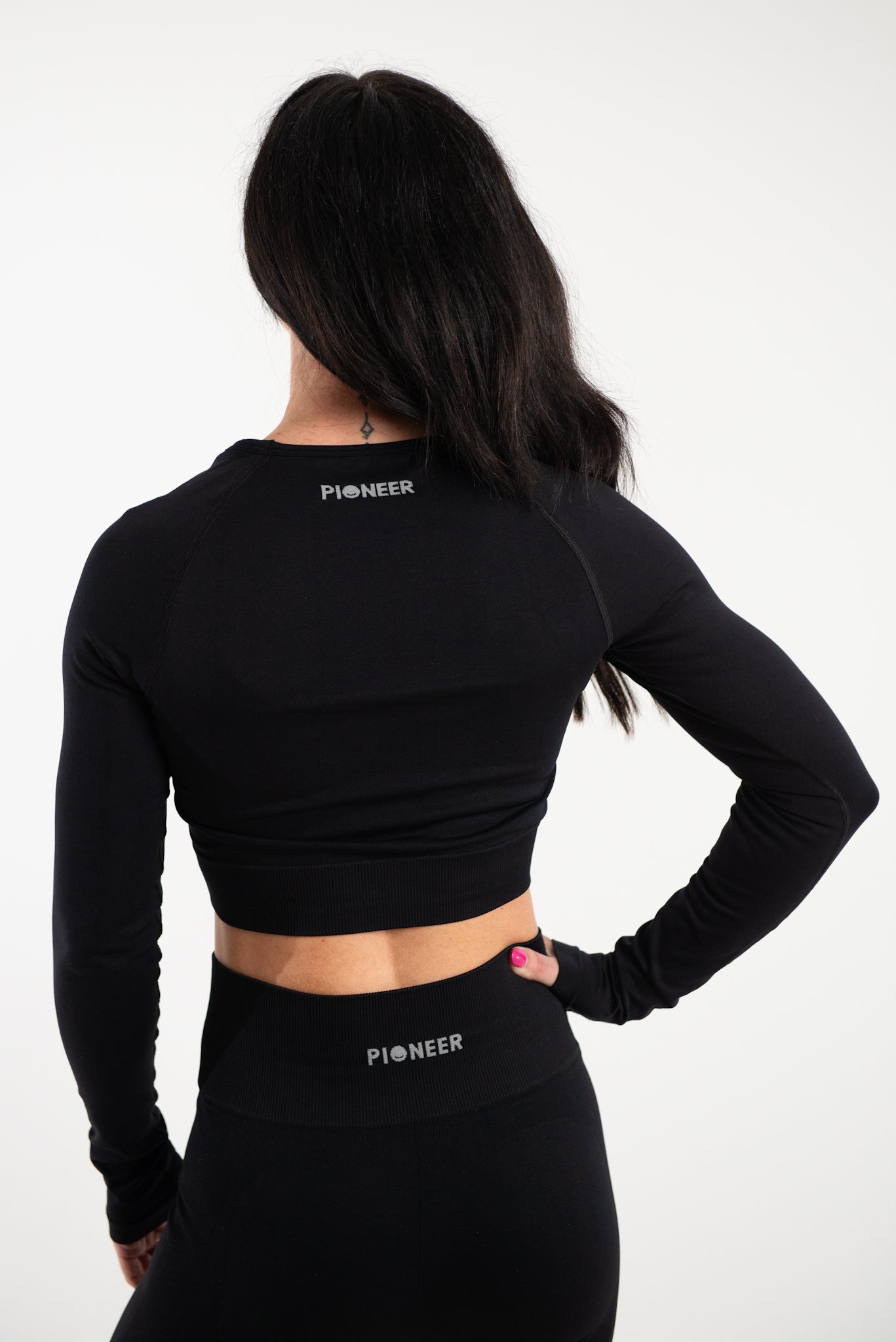 Black Seamless high-quality long sleeve top – Comfortable, durable, and perfect for workouts or everyday wear