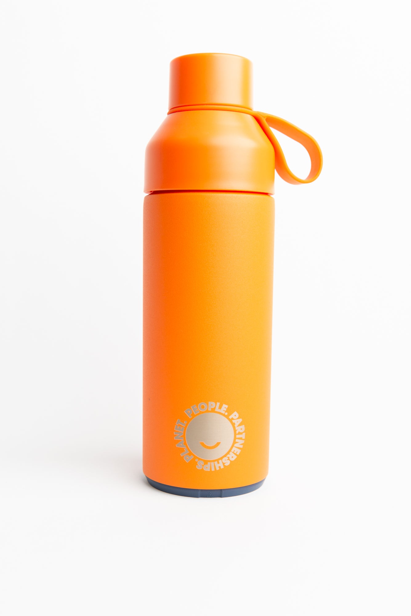 Innovative pioneer water bottle design, perfect for ocean enthusiasts