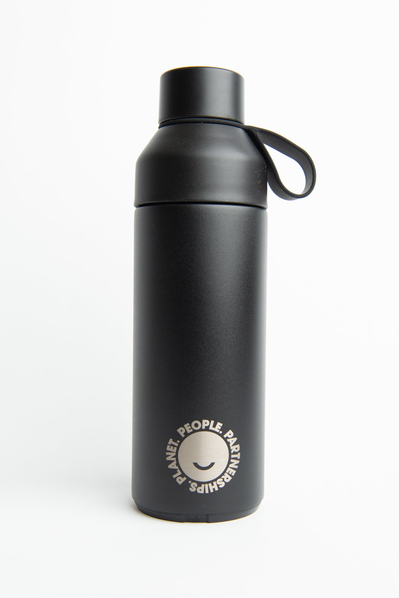 Innovative pioneer water bottle design, perfect for ocean enthusiasts