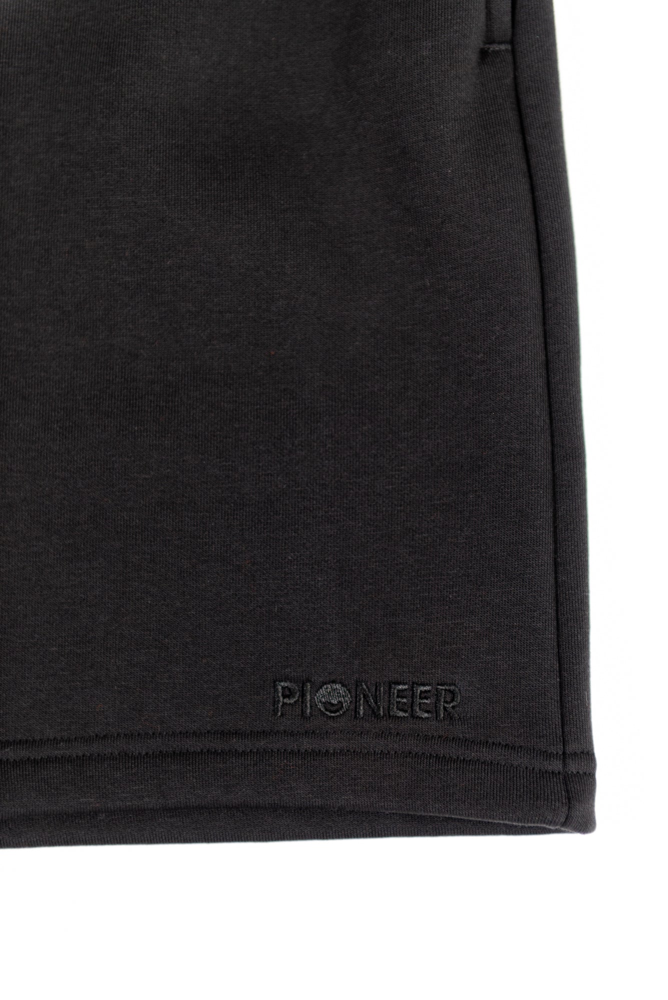 Pioneer_Flat_2 Black Shorts